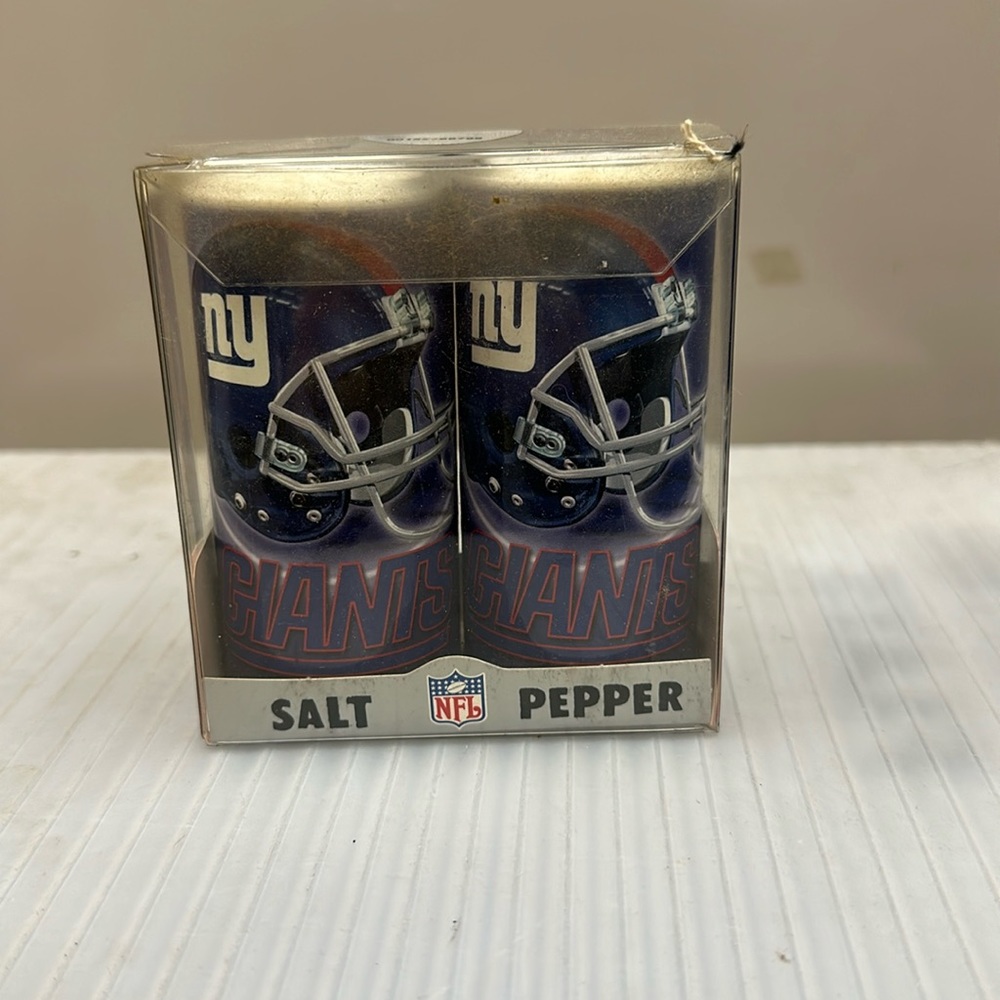 Vintage New York Giants salt and pepper shakers